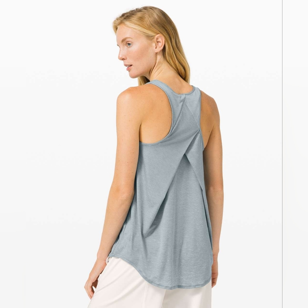 Lululemon Athletica Essential Tank *Pleated In Blue Cast Size 4